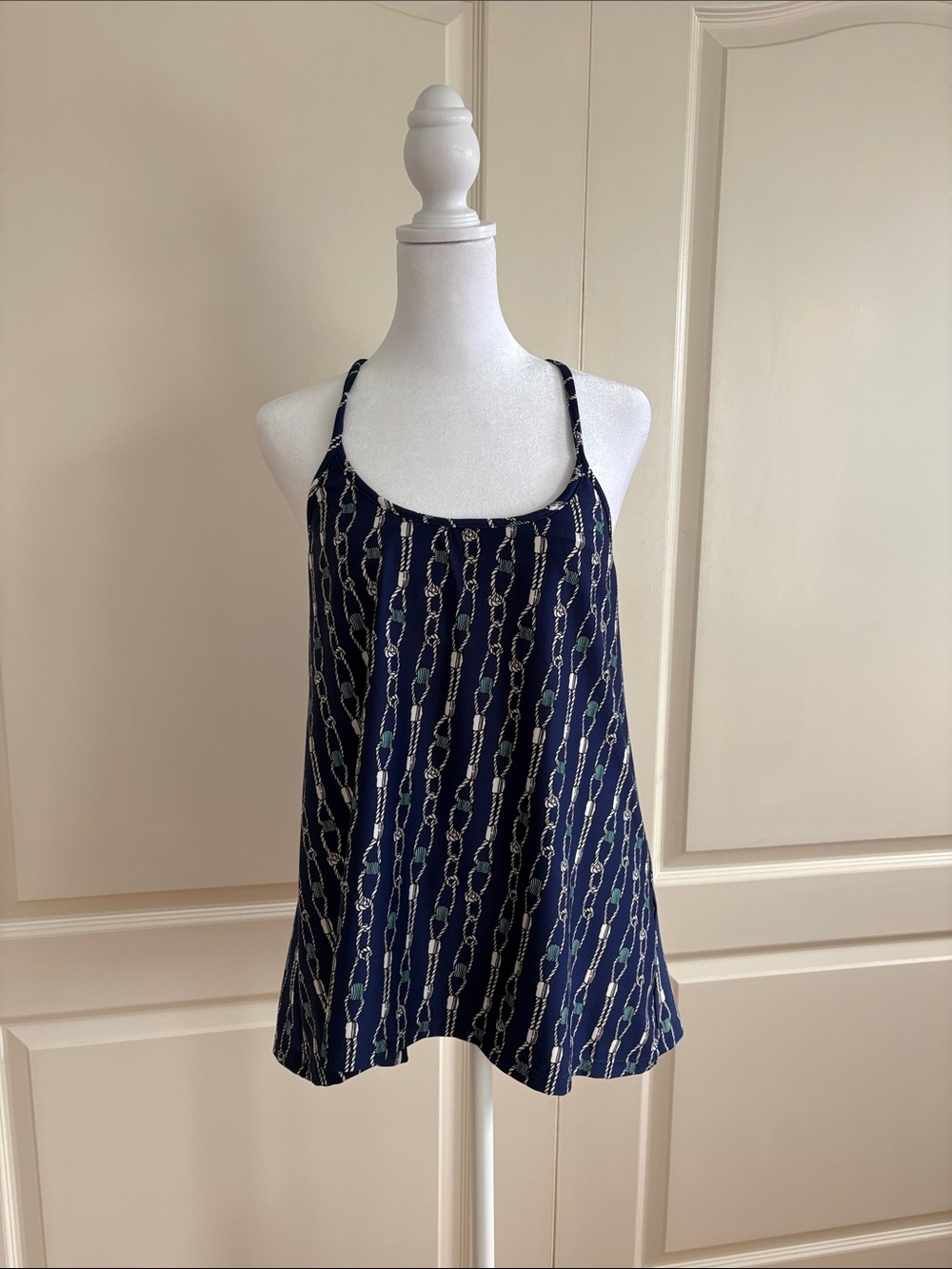 JB by Julie Brown Navy Chain-Print Spaghetti-Strap Flowy Top Size Medium